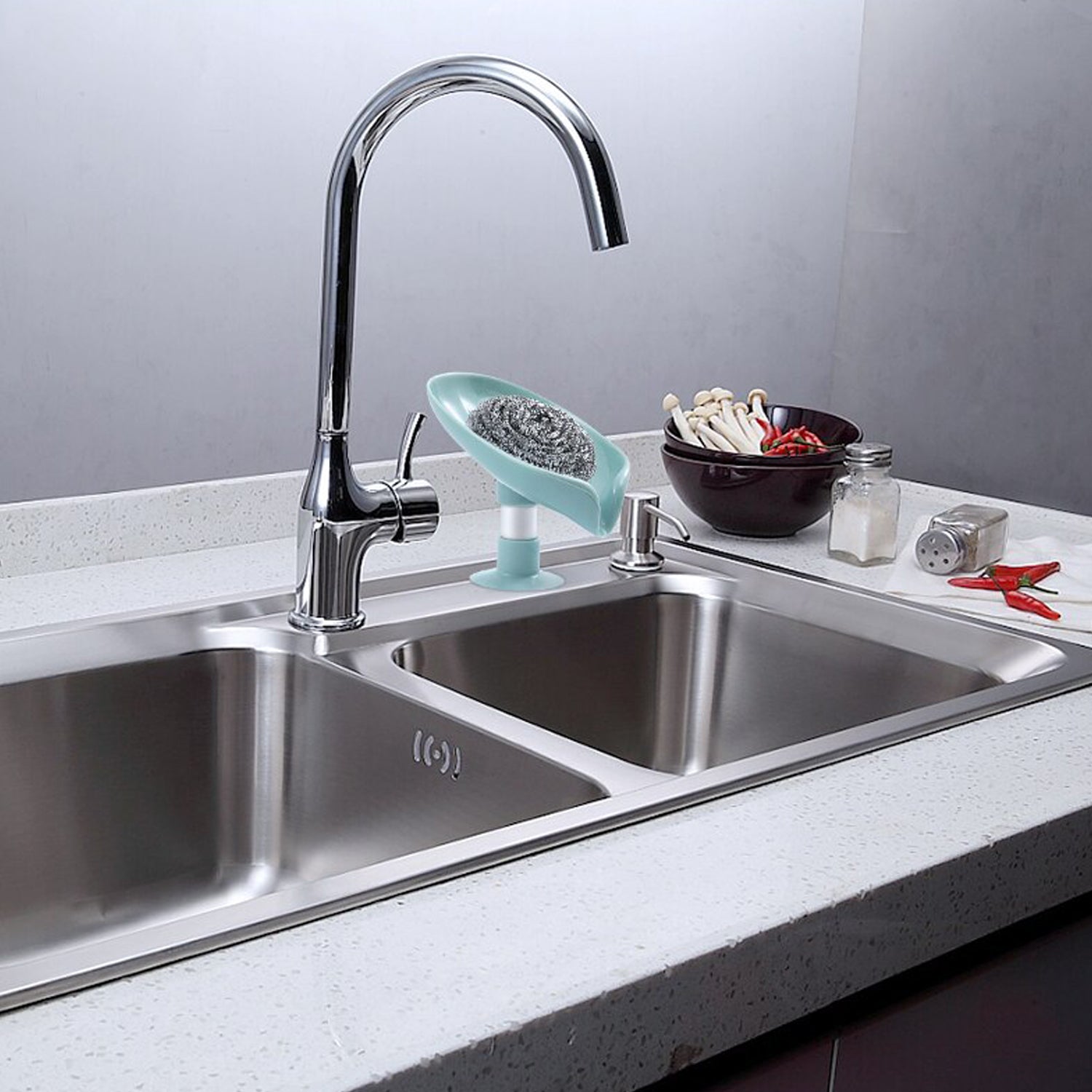 Self-draining soap tray in leaf shape, suitable for bathroom or kitchen. Self-draining soap tray in leaf shape, suitable for bathroom or kitchen.